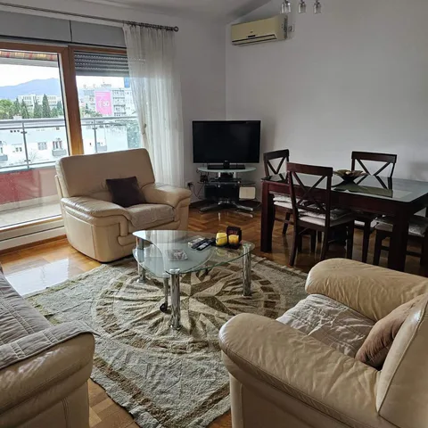 🏡 Za izdavanje jednosoban stan u ulici Jovana Tomaševića – preko puta stare zgrade Vlade! *** - slika 3