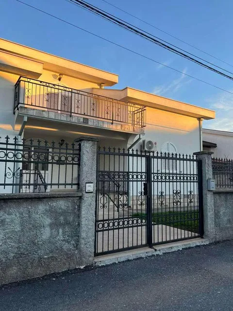 LUKSUZNA KUĆA – ZLATICA, PODGORICA [] - slika 2
