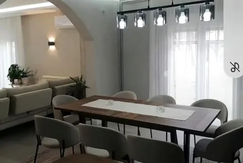 PRODAJE SE PROSTRANA PORODIČNA KUĆA – PODGORICA - slika 3