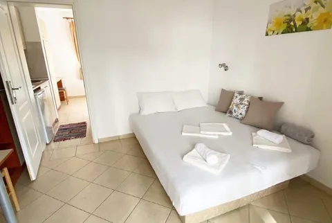 PRODAJE SE KUĆA SA 5 APARTMANA – DOBRA VODA, BAR  📍 Dobra Voda, Bar - slika 3