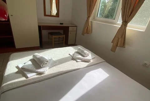 PRODAJE SE KUĆA SA 5 APARTMANA – DOBRA VODA, BAR  📍 Dobra Voda, Bar - slika 5