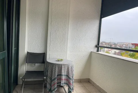 🇲🇪🏢 IZDAJE SE NAMJEŠTEN DVOSOBAN STAN – CENTAR PODGORICE - slika 4