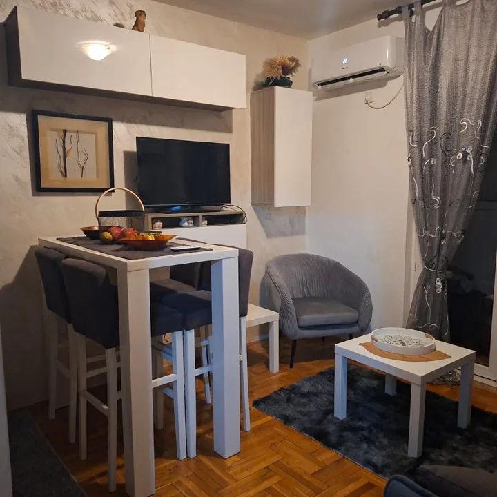 🏡 Izdaje se garsonjera *** 📍 Kod Krivog mosta - slika 2