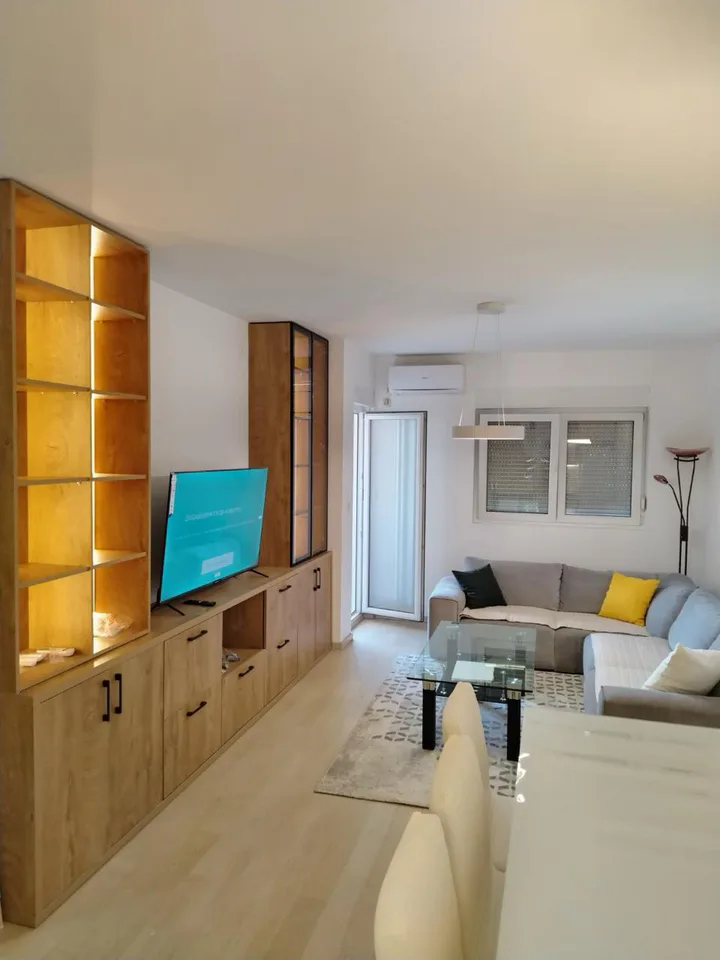 🏡 Izdaje se dvosoban stan []
