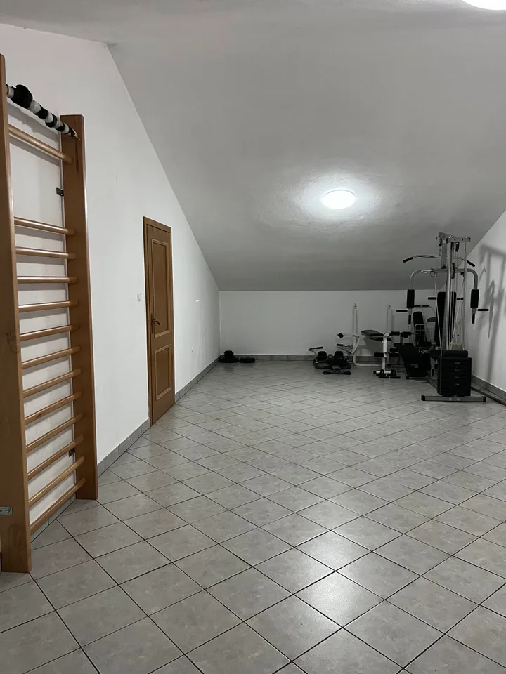 LUKSUZNA KUĆA – ZLATICA, PODGORICA [] - slika 11
