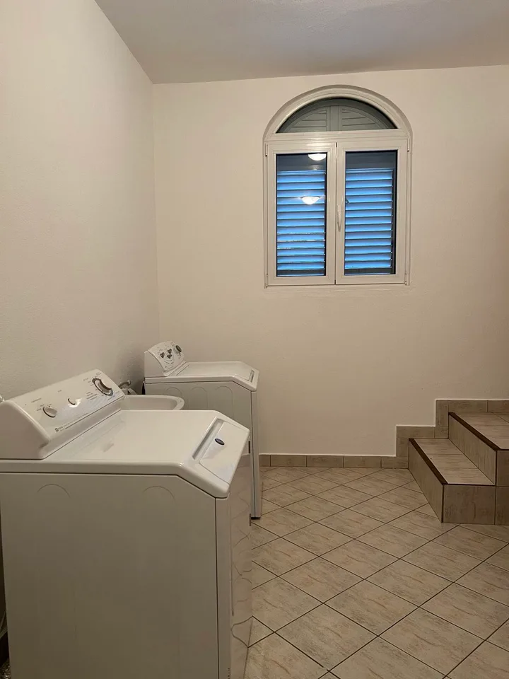LUKSUZNA KUĆA – ZLATICA, PODGORICA [] - slika 13