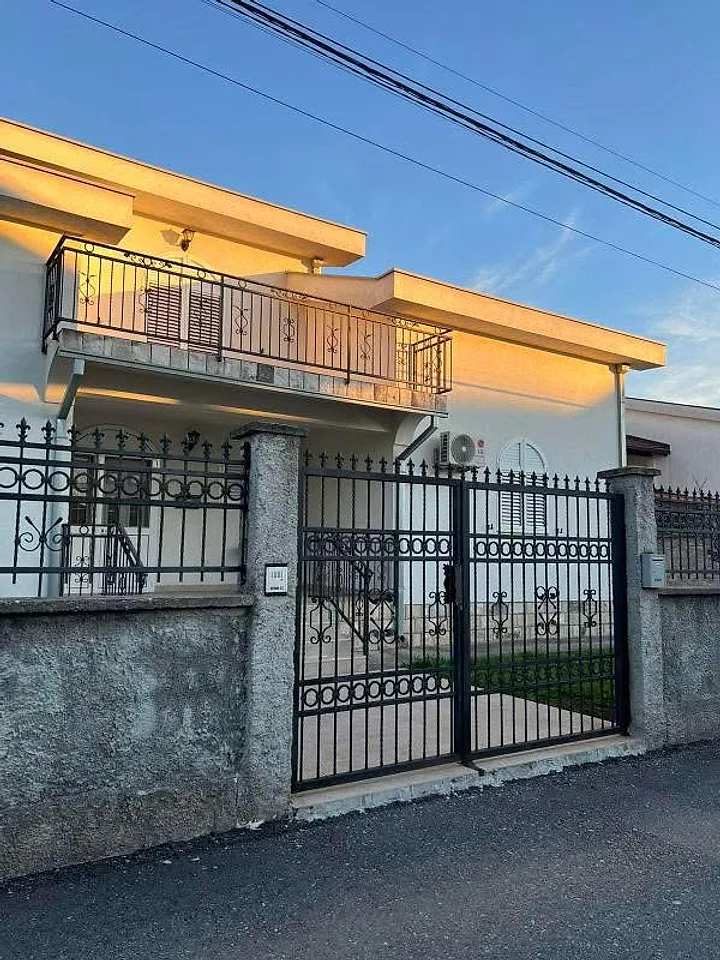 LUKSUZNA KUĆA – ZLATICA, PODGORICA [] - slika 2