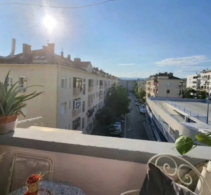 IZDAJE SE VEĆI JEDNOSOBAN STAN – CENTAR PODGORICE *** - slika 4