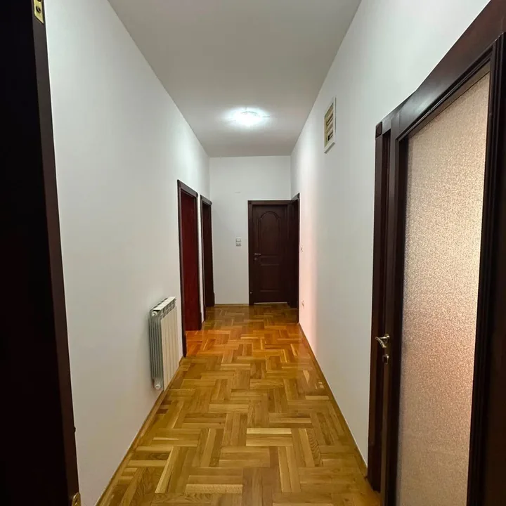 IZDAJE SE PROSTRAN ČETVOROSOBAN STAN – STARI AERODROM | PODGORICA 🏡   [] - slika 6