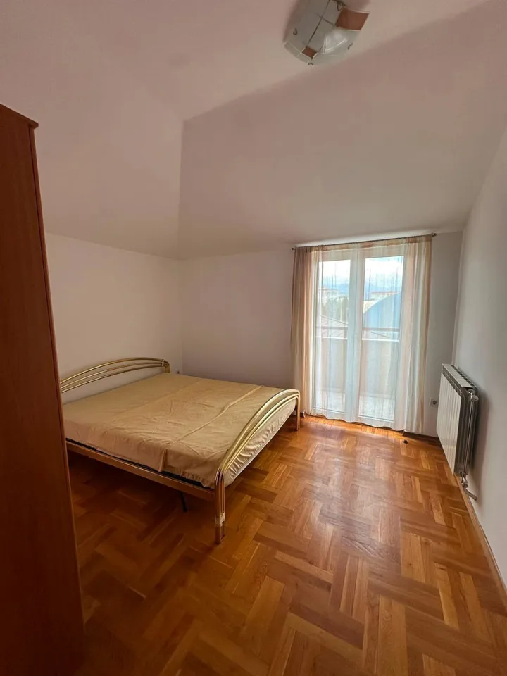 IZDAJE SE PROSTRAN ČETVOROSOBAN STAN – STARI AERODROM | PODGORICA 🏡   [] - slika 9