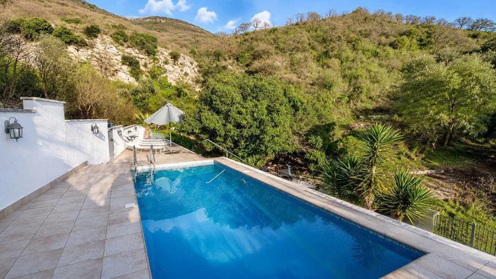 VILA SA BAZENOM I PANORAMSKIM POGLEDOM NA MORE – BEČIĆI 🏡🌊 - slika 9