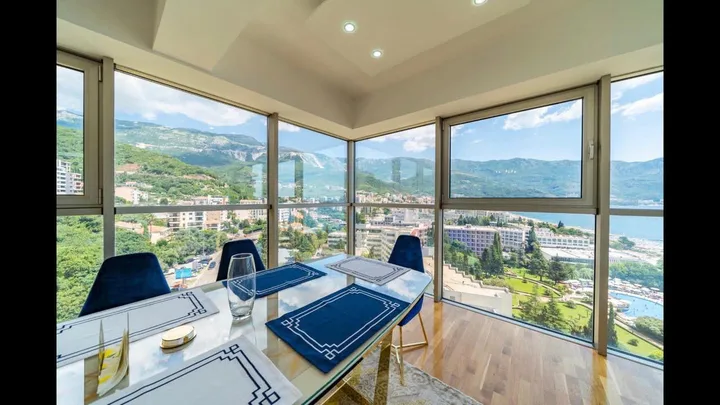 🇲🇪 IZDAJE SE LUKSUZNI PENTHOUSE SA PANORAMSKIM POGLEDOM – HARMONIA BY DUKLEY, BEČIĆI 🏡🌊 - slika 8