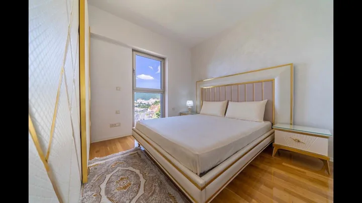 🇲🇪 IZDAJE SE LUKSUZNI PENTHOUSE SA PANORAMSKIM POGLEDOM – HARMONIA BY DUKLEY, BEČIĆI 🏡🌊 - slika 10