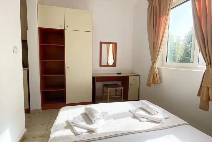 PRODAJE SE KUĆA SA 5 APARTMANA – DOBRA VODA, BAR  📍 Dobra Voda, Bar - slika 7