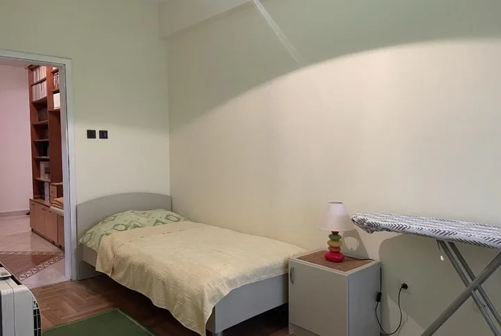 🇲🇪🏢 IZDAJE SE NAMJEŠTEN DVOSOBAN STAN – CENTAR PODGORICE - slika 7